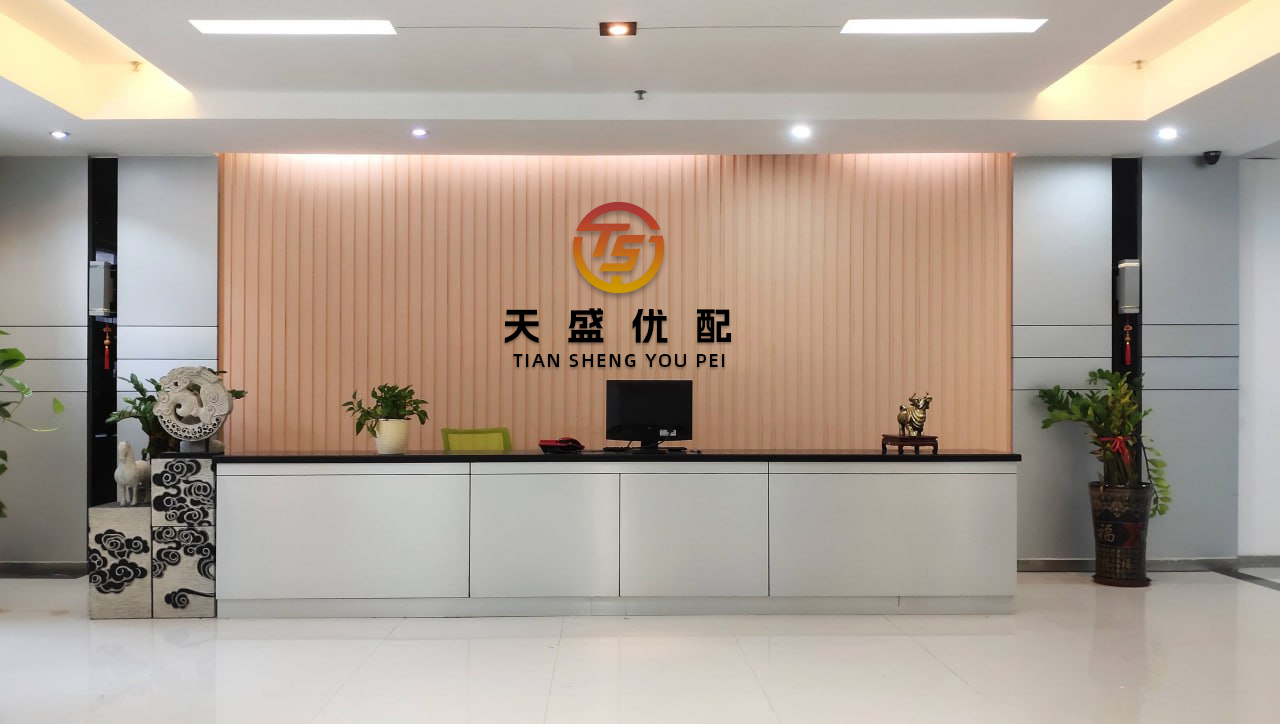 安徽润格 著名画家黄永玉生前，不吝笔墨大加赞扬的书画家是王鹤滨。黄永玉说：“我从来不以街头名声论英雄，王鹤滨先生的作品让我眼前一亮！”王鹤滨书画皆精，是我国最早赴苏联学医的党员。王鹤滨曾经接见浙江临海老将军书画馆长王金育，并赐他许多书画作品。被称为“延安的女儿”任弼时的长女任远志赐给王金育馆...
